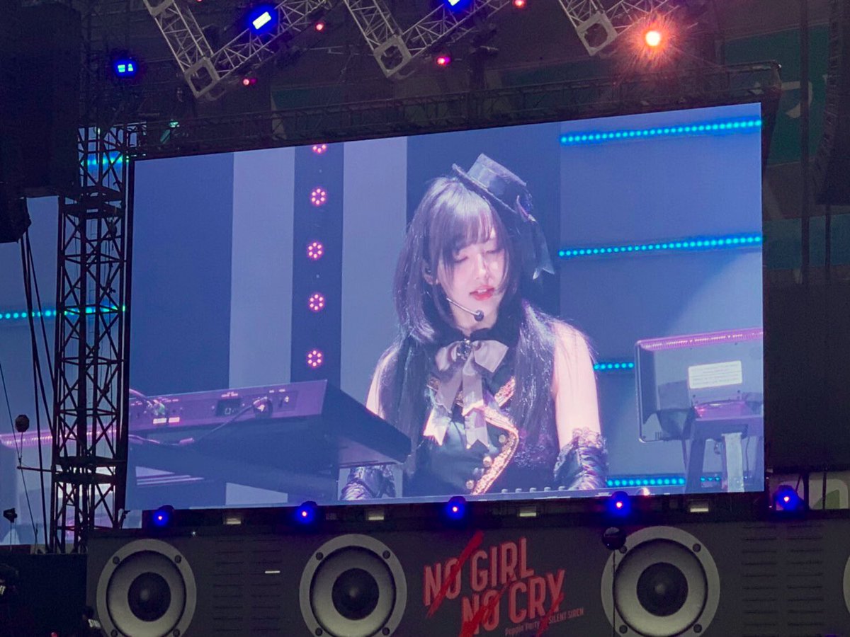 Kanon_Shizaki's tweet photo. 本日NO GIRL NO CRY DAY2はRoselia全員で観に行かせていただきました♪

#NGNC 
ガールズバンドってかっこよくて可愛いくて楽しくて、最強だなと思える素敵なライブイベントでした！ https://t.co/7NWNKfwMlL