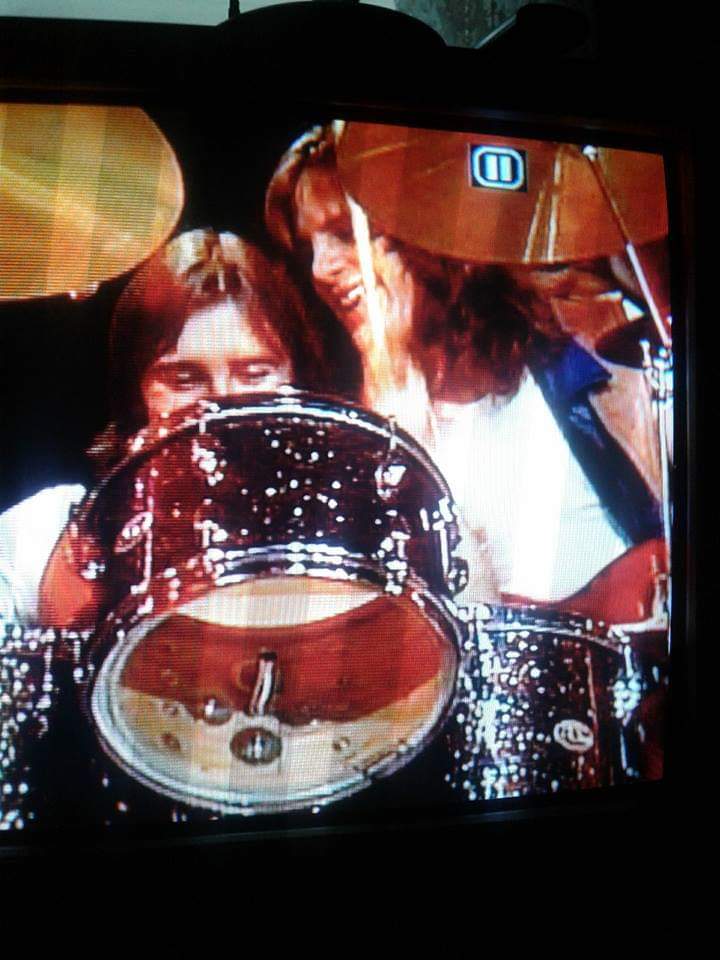 TenTypDeba's tweet photo. #HappyBirthdayPhilRudd #ACDC ❤❤❤ 🎂 https://t.co/6cNgJTo9Cb