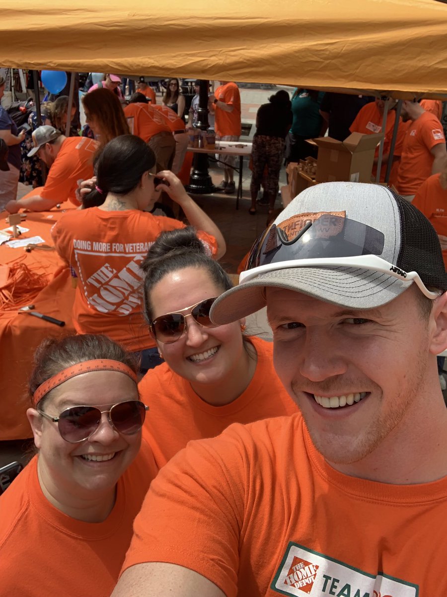 CPrattTHD's tweet photo. KidzFest 2019!! Associates busy building strong relationships with the little ones in our community!!! @GRenzaglia @bails_thd https://t.co/euk1LkpOUf