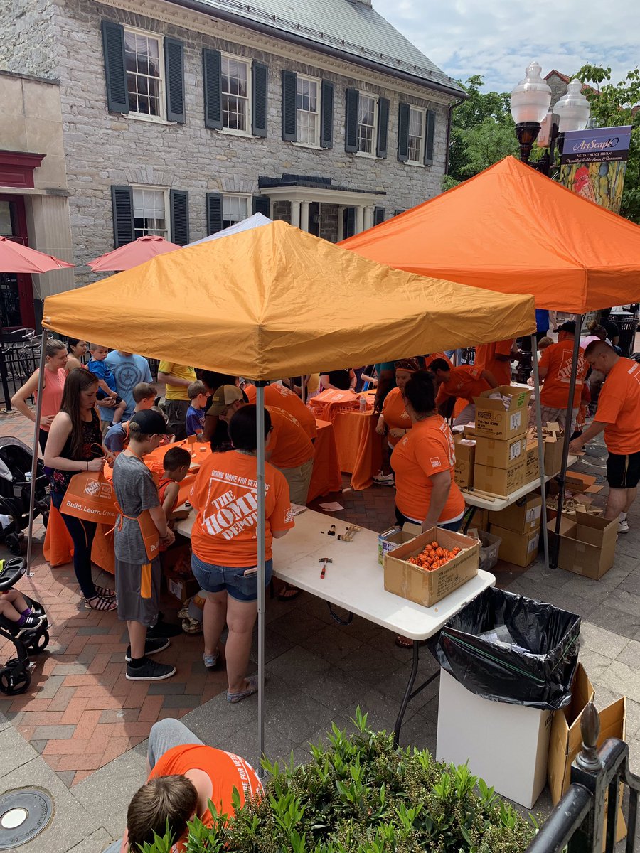 CPrattTHD's tweet photo. KidzFest 2019!! Associates busy building strong relationships with the little ones in our community!!! @GRenzaglia @bails_thd https://t.co/euk1LkpOUf