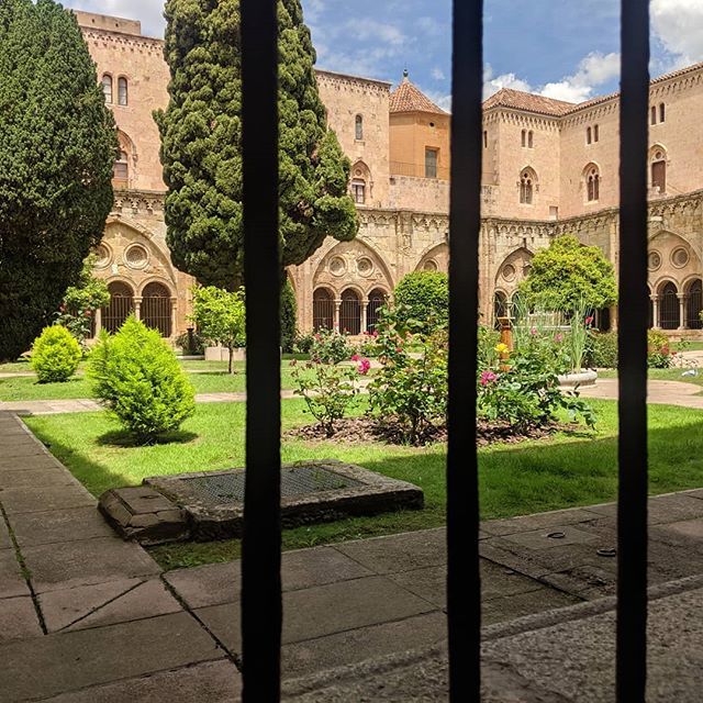 Tarragona Cathedral Cloister #peaceful bit.ly/2VQExzt