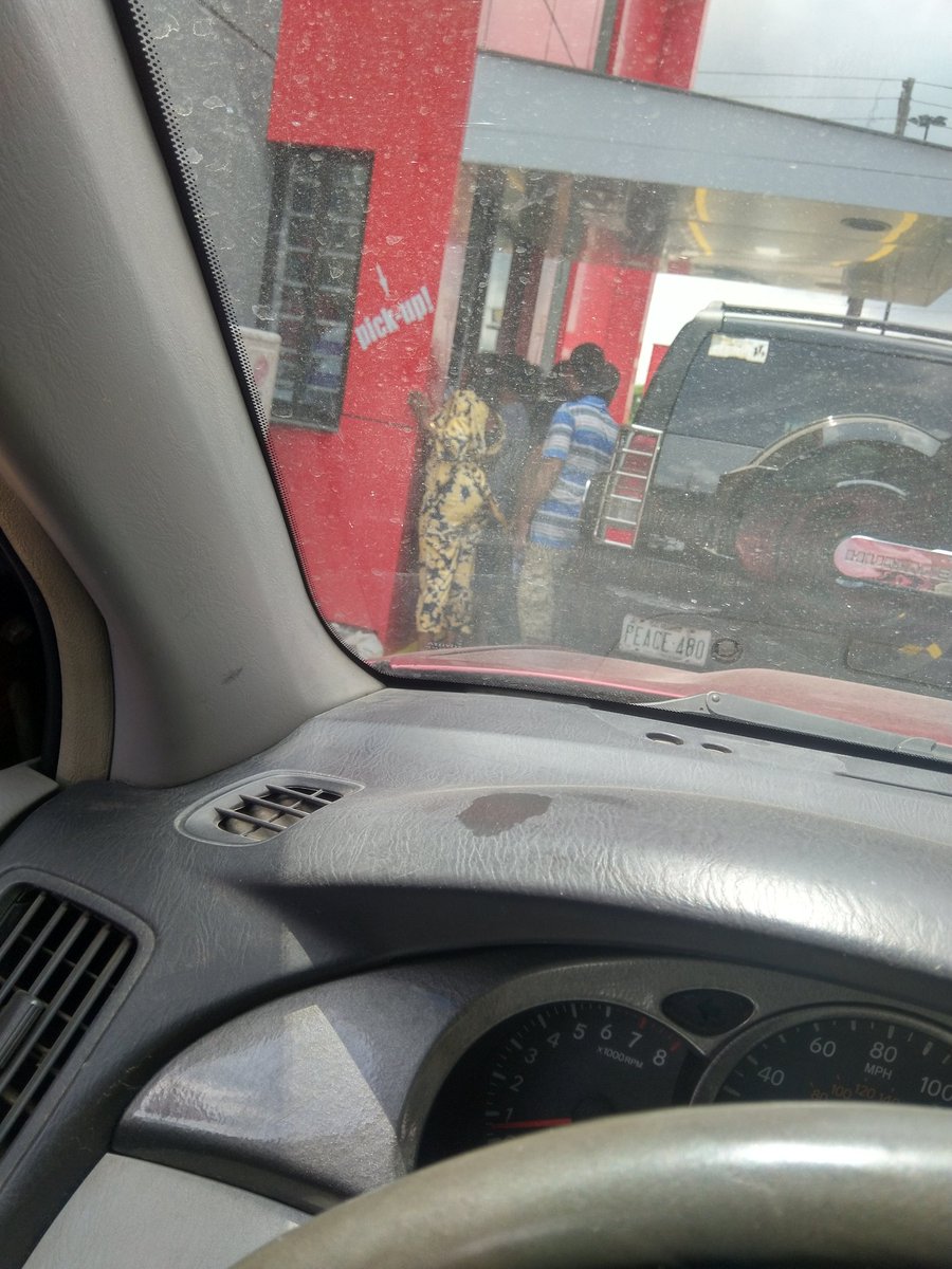 eeokagbare's tweet photo. @kfcnigeria having to queue for my order like am queuing for file for almost 30 minutes https://t.co/QjRHQhwYJf