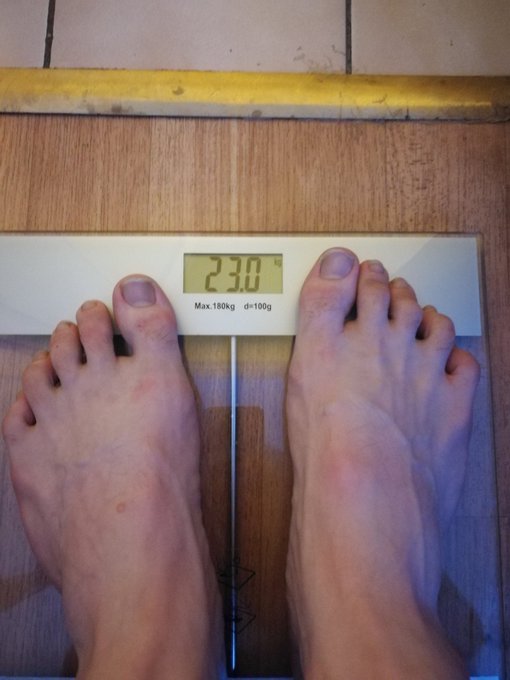Pour information, mes pieds sur ta gueule &ccedil;a fait 23kgs. Imagine si je tape. 😏  My feet on your stupid<a href="/tag/footfetish"class="tags"><span>#footfetish</span></a><a href="/tag/feet"class="tags"><span>#feet</span></a><a href="/tag/findom"class="tags"><span>#findom</span></a><a href="/tag/paypig"class="tags"><span>#paypig</span></a><a href="/tag/pieds"class="tags"><span>#pieds</span></a><a href="/tag/footslave"class="tags"><span>#footslave</span></a>