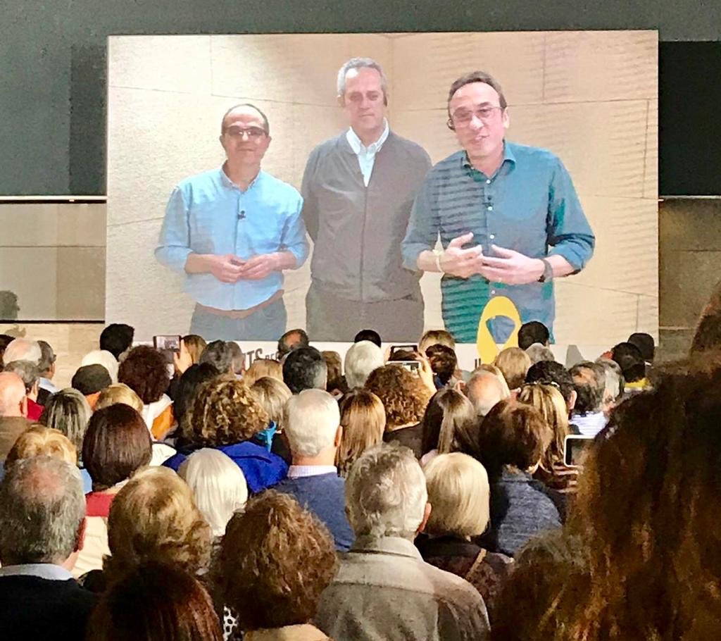 damiacalvet's tweet photo. El #26M hi ha dues paperetes, però un sol projecte: @JuntsXCat. Garantirem el mandat de l’#1O, defensarem els presos polítics i els exiliats i estarem al costat de la gent dels nostres pobles i ciutats.
A Europa, @KRLS.
A #BCN, @quimforn @elsa_artadi.
I a #SantCugat, @CarmelaStC. https://t.co/mr9Z6rcJMd