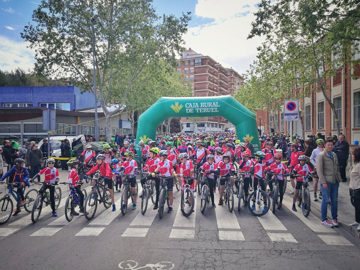 pitblesa's tweet photo. XXXII Día de la Bicicleta. #Teruel #MiDeporteEnTVE @ArseCanada #deportes #TD2FS 1400 Ciclistas, de todas las edades,  han ocupado las calles de Teruel esta mañana. #ClubCiclistaTurolense https://t.co/20NrO0Chyb