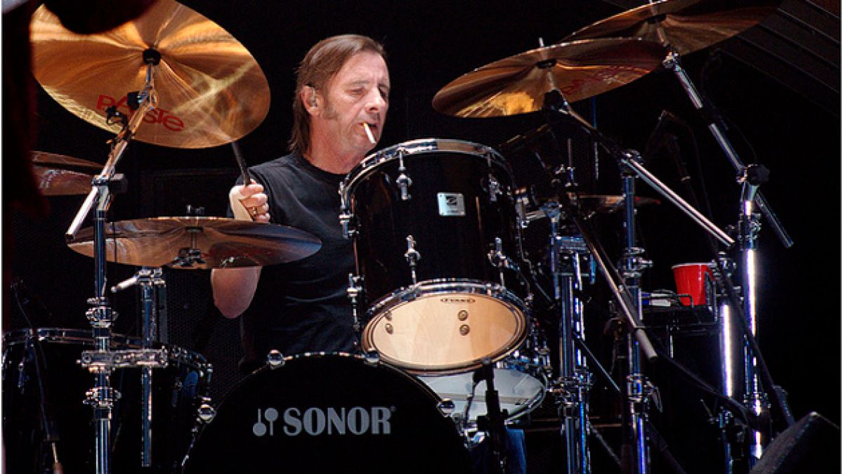 Feliz Cumpleaños Phil Rudd! Happy Bday Phil Rudd!   