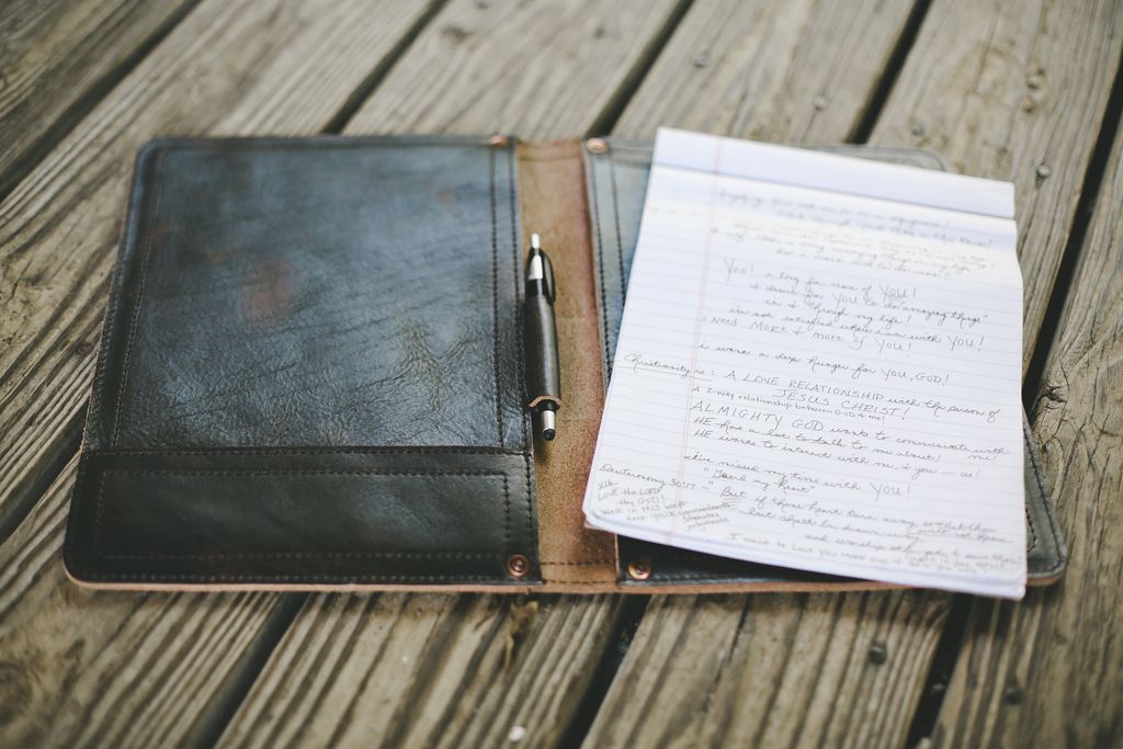 Our Leather Notebook Holder is our favorite way to take church notes! It’s a classy yet southern way to keep all of your notes and thoughts together in one place. It holds a small legal pad, pen, and business cards! 
#sundayfunday #leathernotepad #leather #leathergoods #oakriver