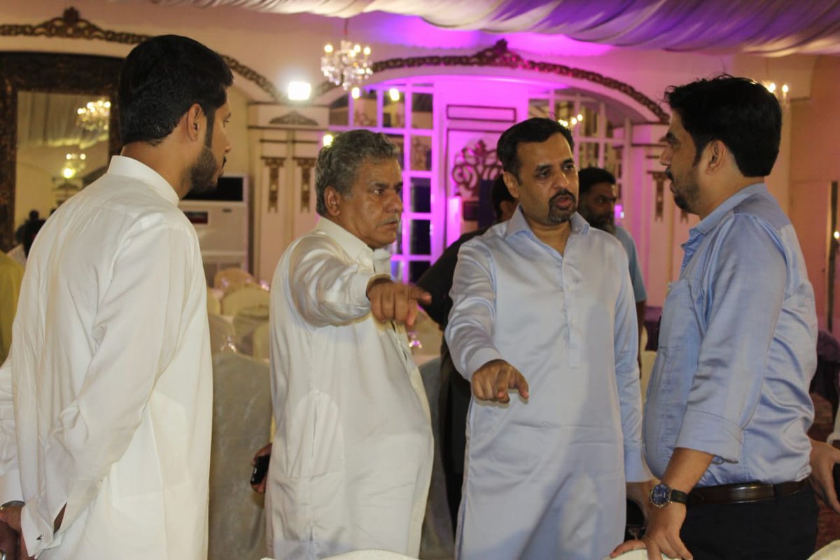 پاک سر زمین پارٹی کے چیئرمین سید مصطفیٰ کمال صدر سندھ کونسل شبیر قائم خانی اور دیگر مرکزی رہنما پی ایس پی کے مرکزی افطار ڈنر کے سلسلے میں دی بینکوئیٹ ہال پہنچ گئے

#PSPIftarDinner