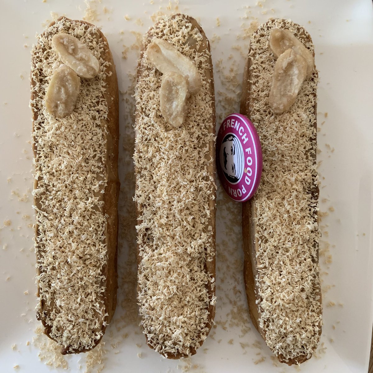 frenchfoodporn's tweet photo. Des cacahouètes ? Une poire ? C’est parti ! Petit freestyle avec #dulcey et #Orelys en finission mes foodies. Ça se laisse manger. @ValrhonaFrance https://t.co/D8cY1o0jDL