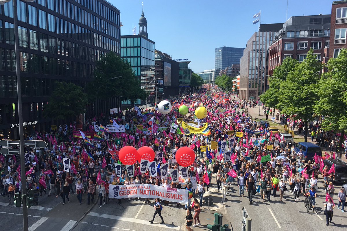 Tausende in Hamburg auf der Straße bei der Demo <a href="/1Europa_HH/">1EuropaFuerAlle_HH</a>! 💚🇪🇺👍 #1EuropaFürAlle #DeineStimmegegenNationalismus #Europawahl2019 #EP2019