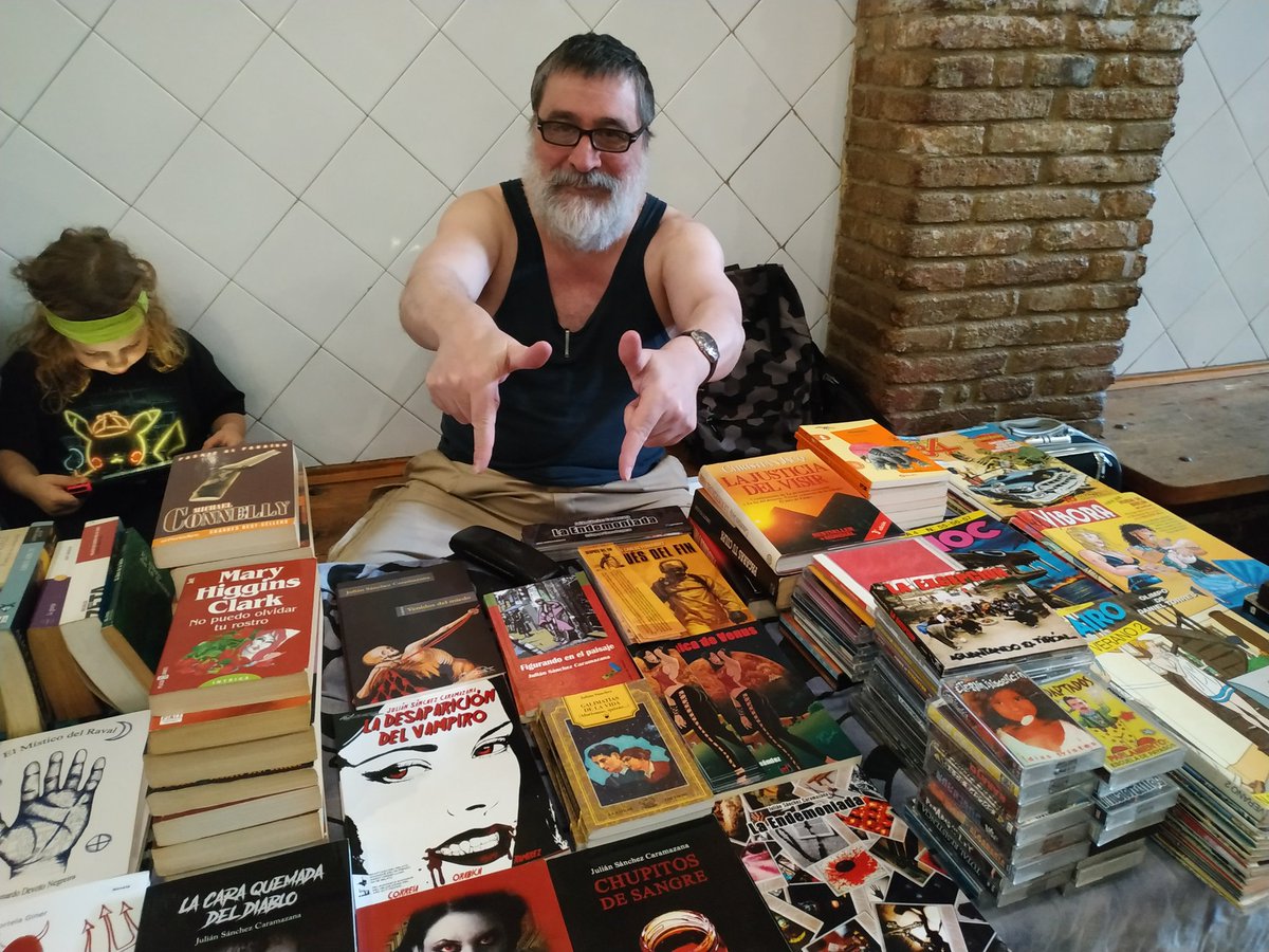 Vaulderie's tweet photo. ¿Aún en la cama? Venid a vernos a @ovellanegrabcn en nuestro stand Area Pulp/Vaulderie.
A los 15 primeros que vengáis y seáis lectores de la página os haremos un pequeño obsequio.
https://t.co/mhuS8kgJS7
#pulp #horror #handmade #areapulp #revistavaulderie https://t.co/IN8JoOMIzt