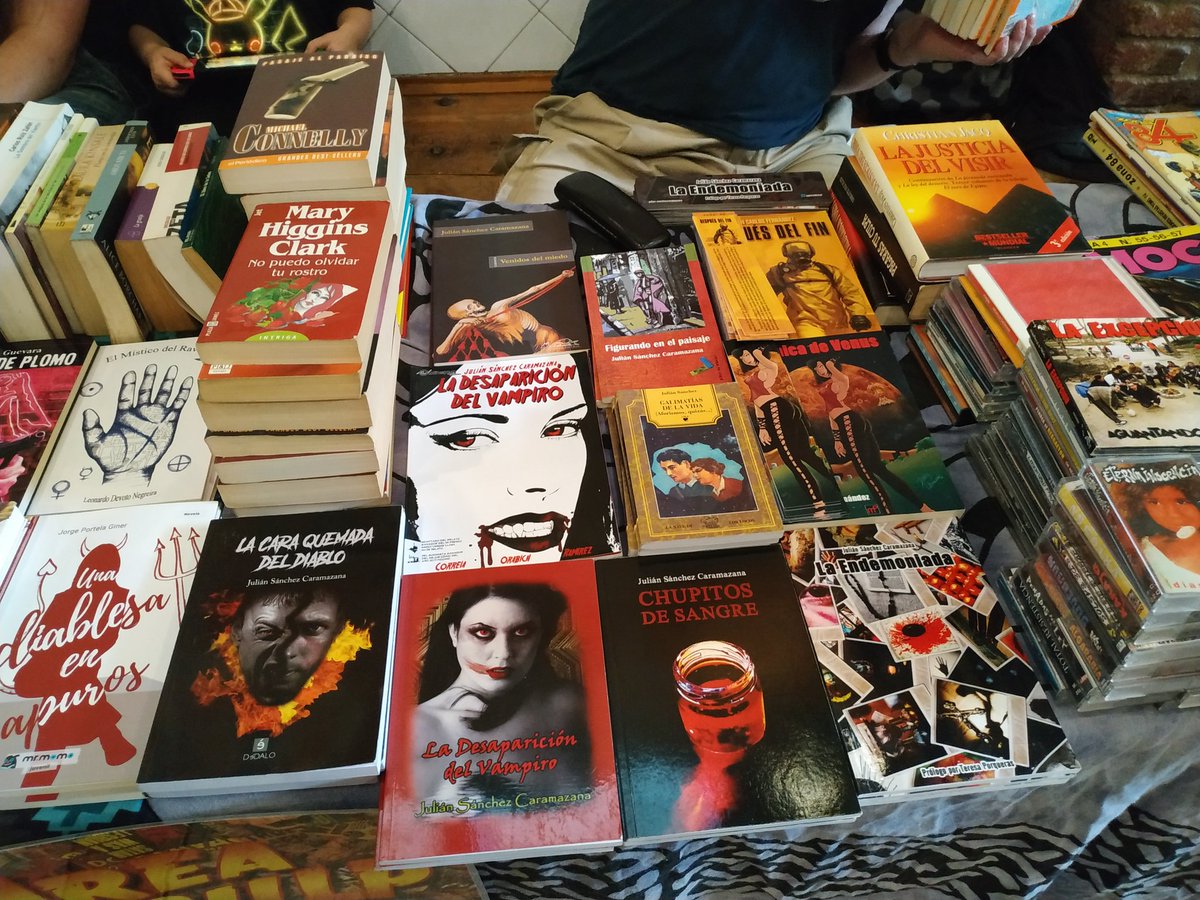 Vaulderie's tweet photo. ¿Aún en la cama? Venid a vernos a @ovellanegrabcn en nuestro stand Area Pulp/Vaulderie.
A los 15 primeros que vengáis y seáis lectores de la página os haremos un pequeño obsequio.
https://t.co/mhuS8kgJS7
#pulp #horror #handmade #areapulp #revistavaulderie https://t.co/IN8JoOMIzt