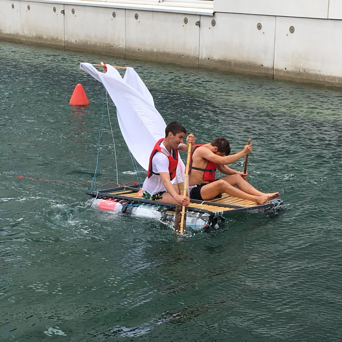 On salue la belle voile de la Capsule, qui semble les ralentir malgré tout ! #ingenieurCentralien #TVPecm