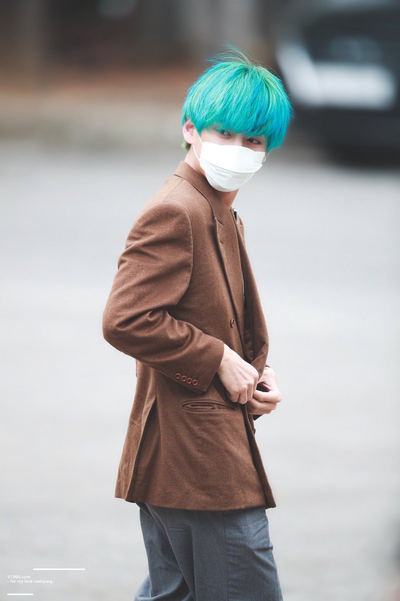 V1995com's tweet photo. 【HD】190419 KBS 뮤뱅 출근

#방탄소년단 #BTS⁠ ⁠ #뷔 #V #김태형 #태형 #taehyung 

@BTS_twt https://t.co/AtD7q9gDsd