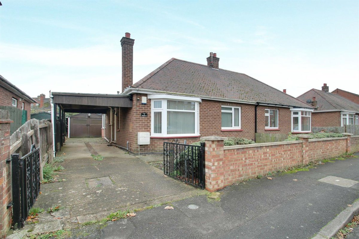 Lovely two bedroom bungalow all on one level, with a modern wet room, driveway and garage.
flinklp.haart.co.uk/ForSaleV5/?pro…