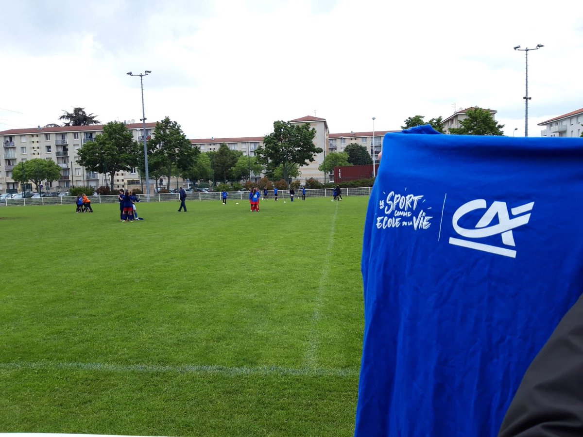 Journée du foot féminin organisée par le District du Rhône à <a href="/Venissieux_/">Ville de Vénissieux</a> Le Crédit Agricole Centre-est parraine l'événement qui accueille plus de 1000 joueuses ! Fier de soutenir celles et ceux qui font vivre le sport et ses valeurs #SportEcoleDeVie