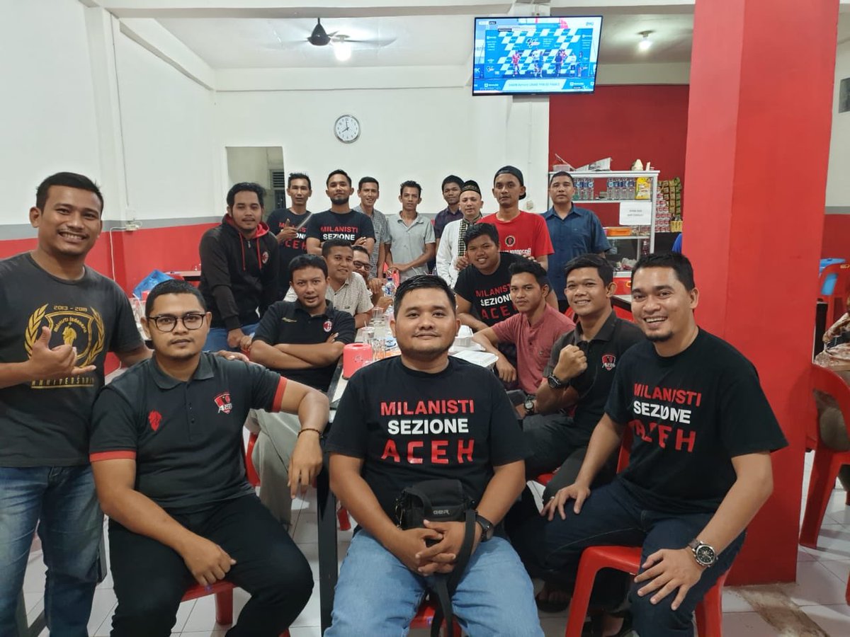 MIsezAceh's tweet image. Bukber + nobar milanisti sezione aceh.. Cc :@MilanistiOrId #ForzaMilan #wearemilanisti #familia #forzaaceh