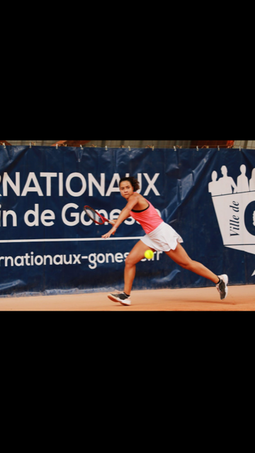 SportFLife's tweet photo. Emeline Dartron (ITF 141) s'est inclinée 6-2 7-6(4) au dernier tour des qualifications de @WTA_Strasbourg ($250k) face à la Belge Marie Benoit (WTA 269). Bravo pour ton parcours Emeline et bonne suite de saison🤞

@yonex @yonexfrance @BidibaduLife @FFTennis @EDartron @SportFLife https://t.co/sVe9ZA0CvB