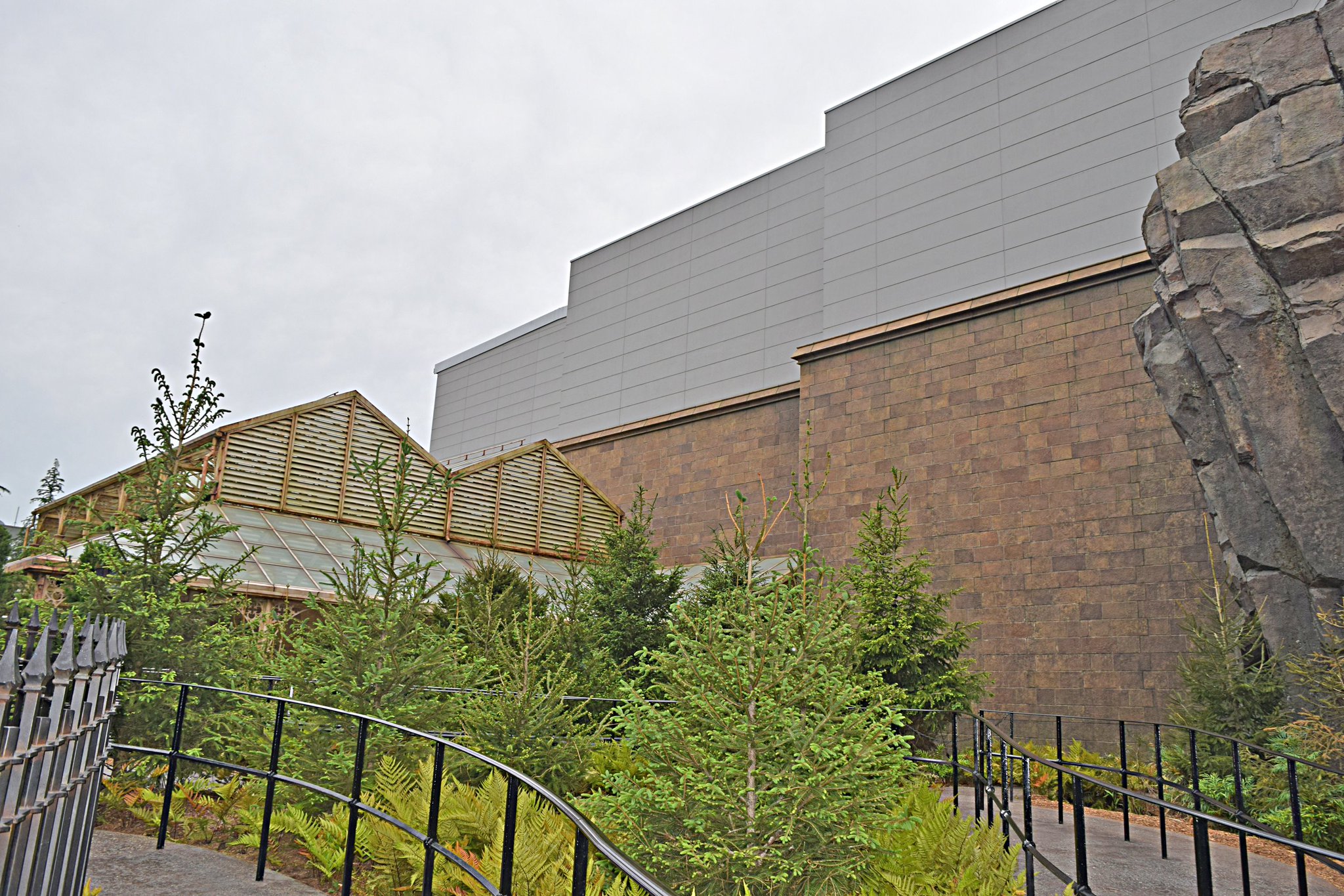 Usj情報局 L C A Studios 昨日の ハリー ポッター アンド ザ フォービドゥン ジャーニー はなんと0分待ちだったので 移動時間のぞく とっても良かったです ただ誰もいないホグワーツ城はちょっと不安でした 汗 貴重な体験では