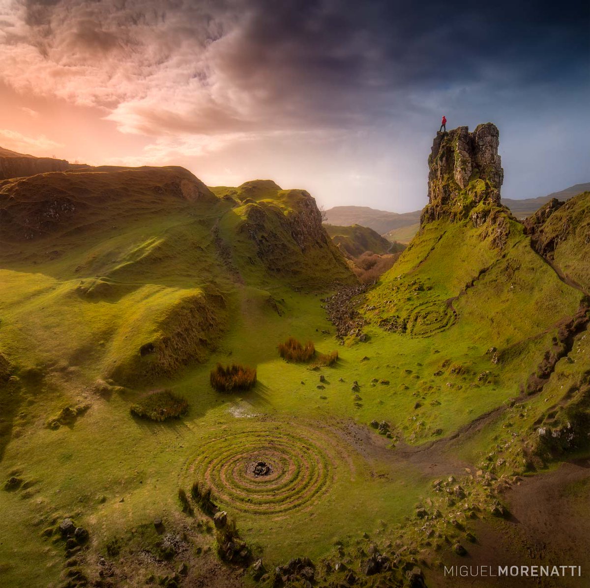 MiguelMorenatti's tweet photo. Le llaman El Valle de la Hadas. No vi ninguna, pero pocos lugares he visto con tanta magia...
-Isla de Skye, Escocia.

Nueva foto en Instagram.
©MiguelMorenatti https://t.co/wXhX7ZACvh