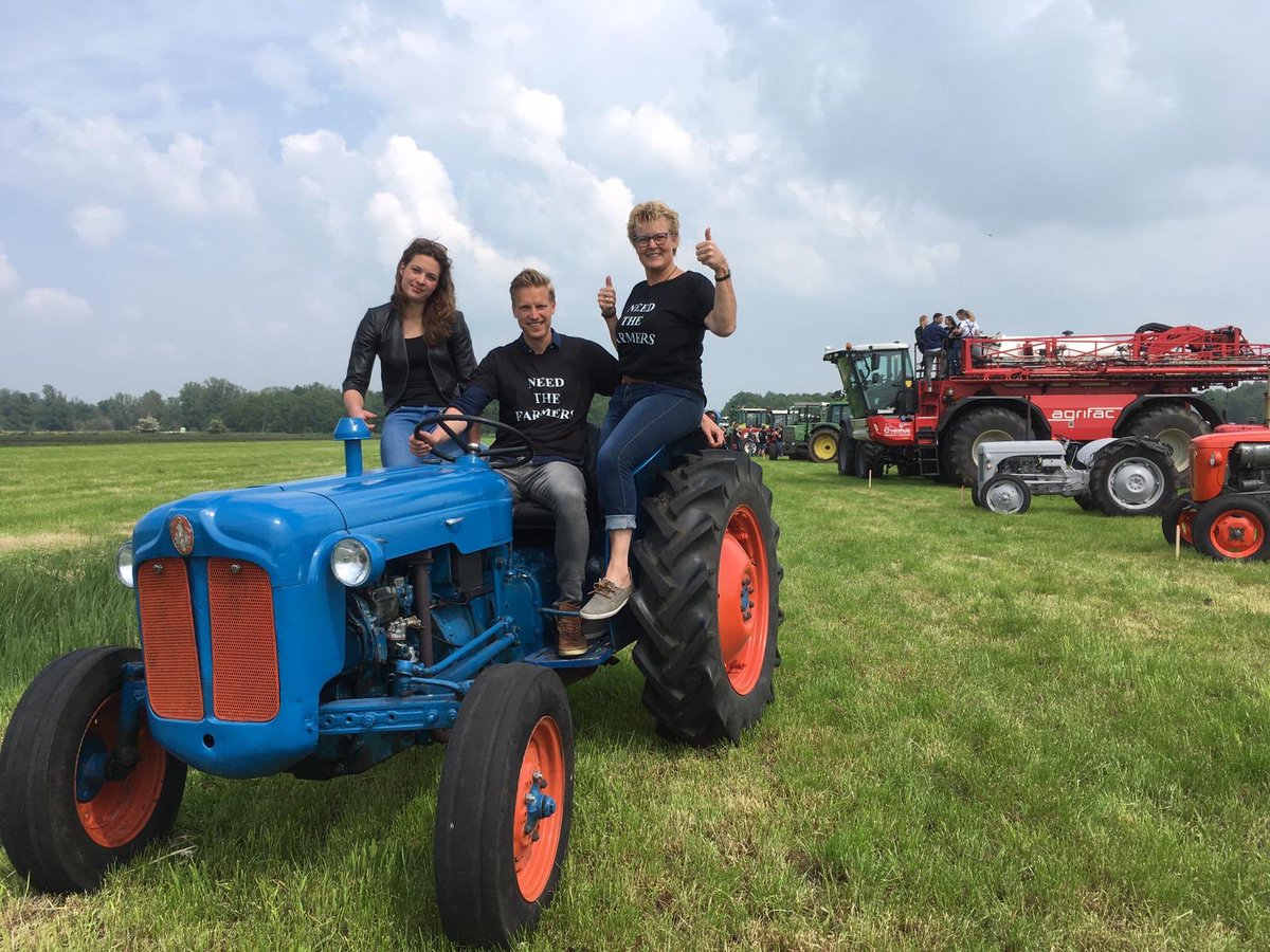 Vandaag doe ik samen met 110 andere boeren &amp; mijn Fordson Dexta mee aan de actie ‘Doesnormaal!’ Omdat ik sta voor normaal met elkaar omgaan, ook als je van mening verschilt. Het begint allemaal met respect. Want boeren: die hebben we hard nodig! #doesnormaal