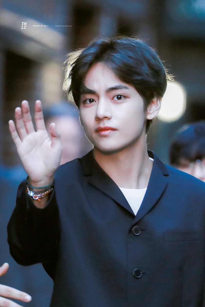 taehyungpic's tweet photo. 190515
—
👼🏻👋🏻

©️Taeholic_V 
#방탄소년단 #뷔 #방탄소년단뷔 #태형 #BTS #V #BTSV #taehyung @BTS_twt https://t.co/cRLZiKpKp4