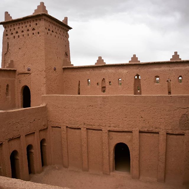 Afriquentin's tweet photo. #morocco #desert #kasbah #sand #sandbuilding #architecture #afriquentin https://t.co/Gn0VIOycps