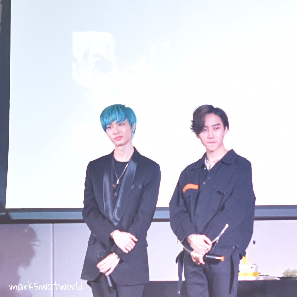 MarkSiwatWORLD1's tweet photo. [190519]
Had so much fun tdy with these two angels💕

🚫Don't crop watermark/edit photo🚫
@Mmarksiwat
@gunnapatn
#magusMG
#markgun
#gunnapatn
#MarkGun1stFanmeetinginMyanmar 
#marksiwat 
#หัวใจศิวัช 
#siwatheart https://t.co/gnG05nlSJM