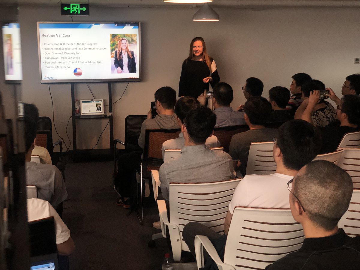 jug_tea's tweet photo. GreenTea JUG meetup at Shanghai with @heathervc https://t.co/WPd2VRZ7K0