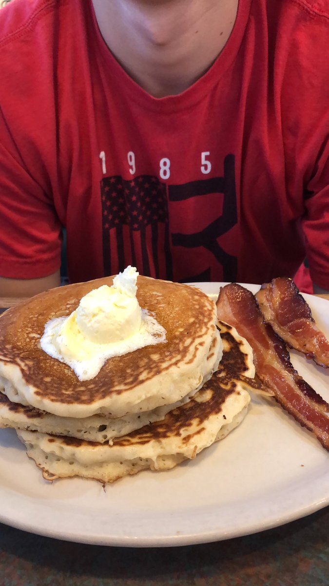 JoshuaDowdy3's tweet photo. When day 2 gets canceled you fuel for the make up day. 200 fly,400free,200free,400IM.... can’t possibly eat enough carbs for this day! #carbup #roughday #rainsucks @scswcoach @SalemUTigers @afish1 @kylesockwell @KingsSwimming @MUswimdive @JoshHuger @LewisMSwimming https://t.co/dCCUZ2051S
