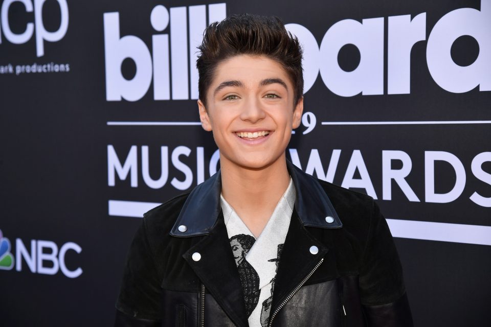 TigerBeatNow's tweet photo. You're not the only one who has learned a lot from #AndiMack! In a recent interview, @asherangel opened up about the biggest lesson he's taking away from the history-making @DisneyChannel series: https://t.co/qhFUCU7eS7 https://t.co/YG4M3qhlKR