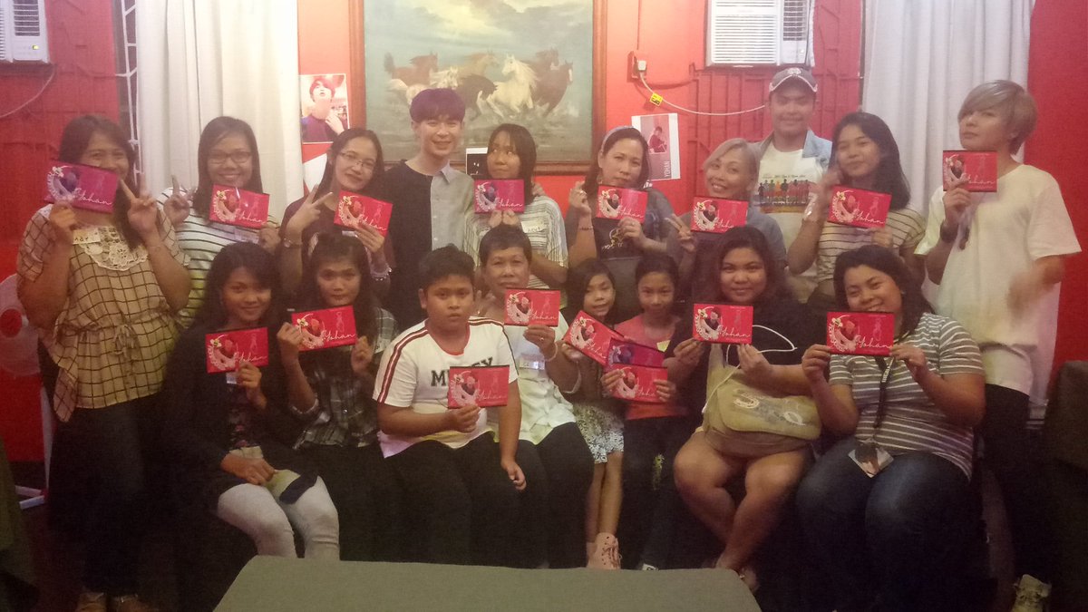 PHPPearls's tweet photo. Honey meet the Bees : YOHAN's First Fan Gathering!! πππ
#phpofficial #phpyohan #pearls #honeybees https://t.co/jyMsaODr8F