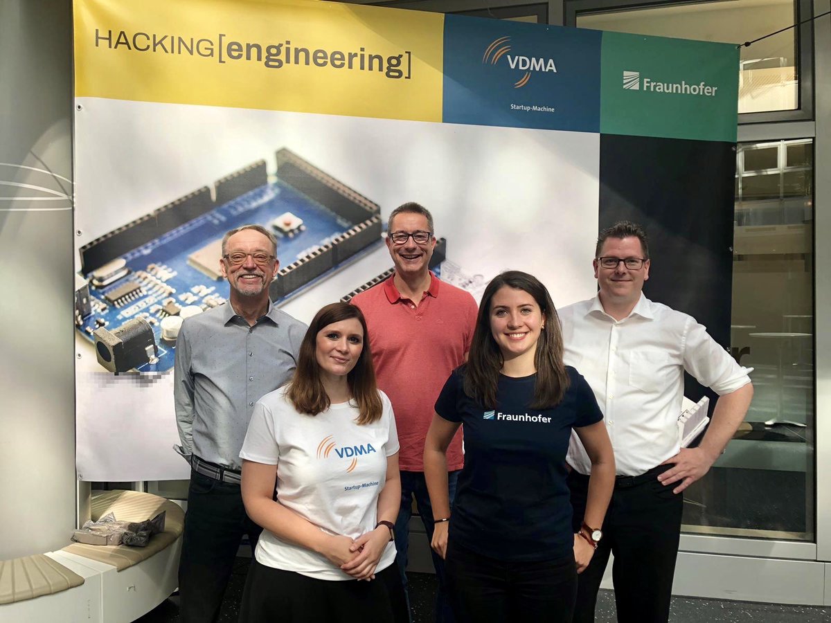 VDMAonline's tweet photo. Die Pitches starten gleich beim #Hacking Engineering #Hackathon: #FSBondtec, ⁦@rrpowersystems⁩ @KSBCompany und VDMA und @Fraunhofervc sind voller Vorfreude auf die Früchte des Wochenendes #HackEng https://t.co/5BJdXiqkZd