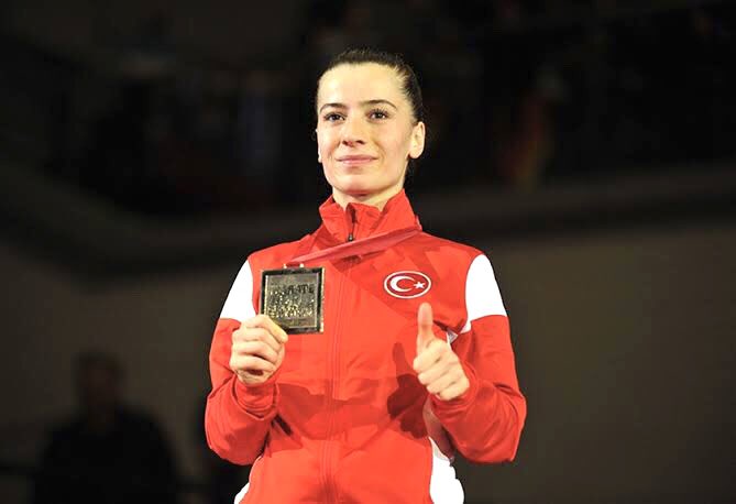 TMOK_Olimpiyat's tweet photo. Serap Özçelik Arapoğlu🥇👏

#Karate1İstanbul’da kumite 50kg sporcumuz Chinese Taipei’den Gu Shiau-Shuang’ı mağlup ederek şampiyon oldu🇹🇷 https://t.co/pgHJTpiokT