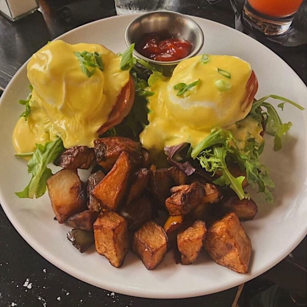 Our benedicts are so good they almost look like they’re smiling at you 🤪 Thanks for the pic <a href="/spoon_smu/">Spoon University SMU</a> 👌🏼🍳🍳#brunchdallas #sundayfunday