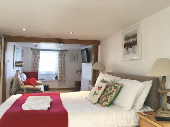 SampfordHouseBrixham tweet media