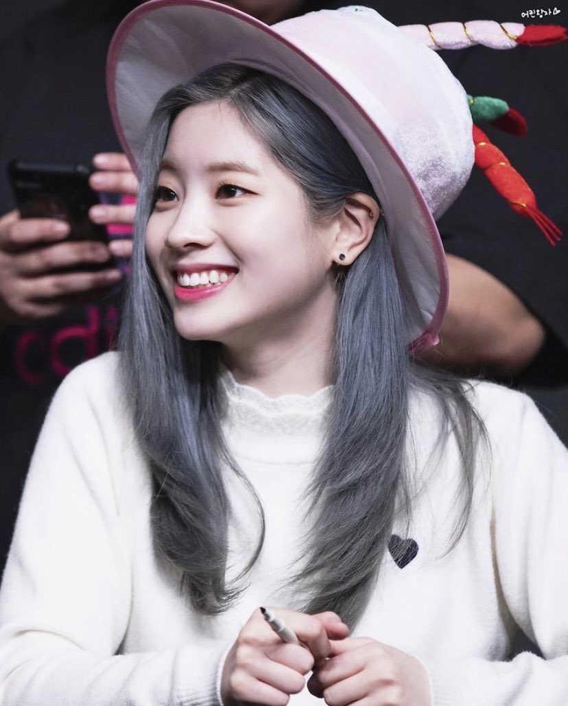 코덕のえみり🇰🇷 on Twitter &quot;ジェニちゃんのIGがわかりやすい アイラインを引いて目尻三角に塗りつぶす方法👀 ジェニちゃんは