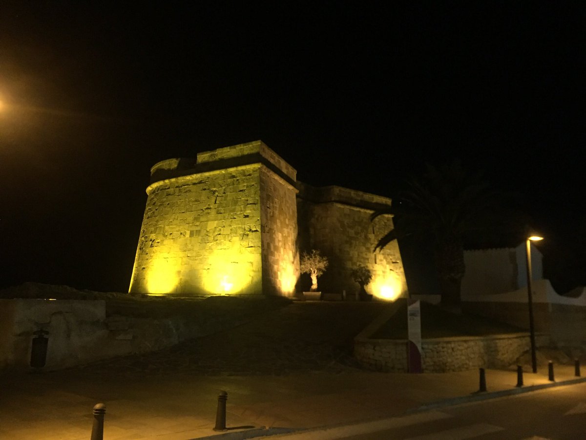 easyjet.com/nl/

8 t/m 15 juni €900 nu voor €750 
15 t/m 22 juni €900 nu voor €750
29 t/m 6 juli €1175
24 t/m 31 augustus €1175

👙gratis verwarmd zwembad,👙
Ook geschikt voor mensen met een beperking!♿️
De woning (6 persoons) is aan de Costa Blanca in Benissa.🌞