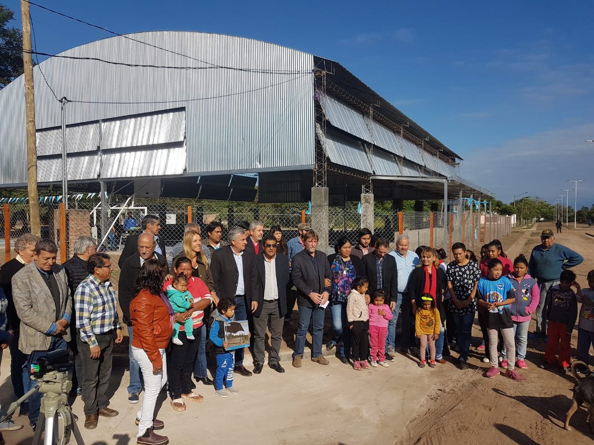 infrajujuy's tweet photo. #Vinalito inauguramos obras de #InfraestructuraUrbana que van a mejorar la calidad de vida de los vecinos de Vinalito y seguimos adelante #LaFuerzaDelTrabajo 💪🏻👷♀️👷🏿♂️🌳💦🏡🏡 https://t.co/0pS5rxsMsh