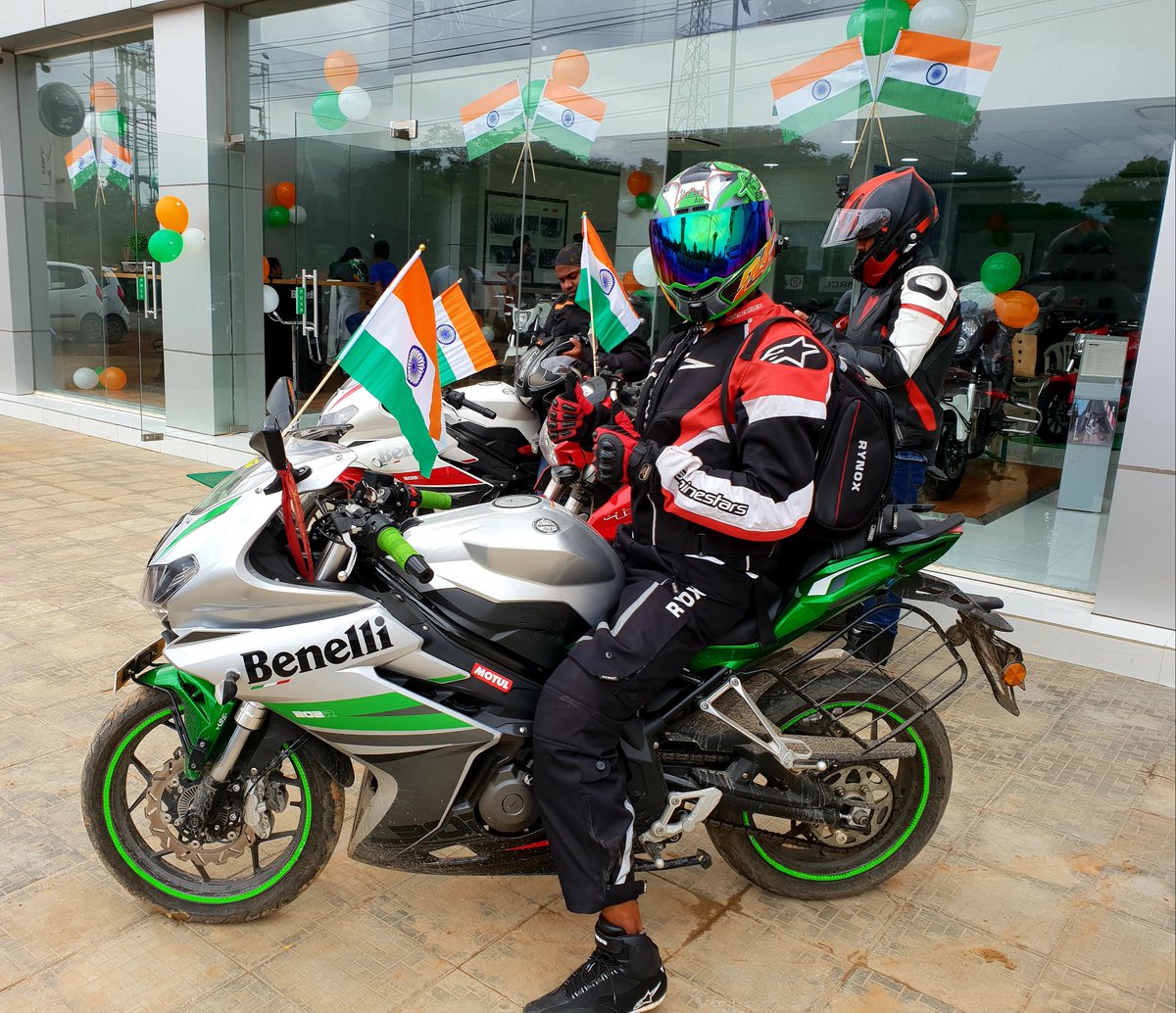 kapilricky's tweet image. #MyBenelli #BenelliIndia #Benelli  a wonderful time as almost done 10,000 KM with my #Benelli302R EVA :) 

The first customer to get 302R in Bangalore :) here is my review: 
xbhp.com/talkies/motorc…

Done so many rides and share with rest of world :) 
instagram.com/p/BwOymA5FLHi/