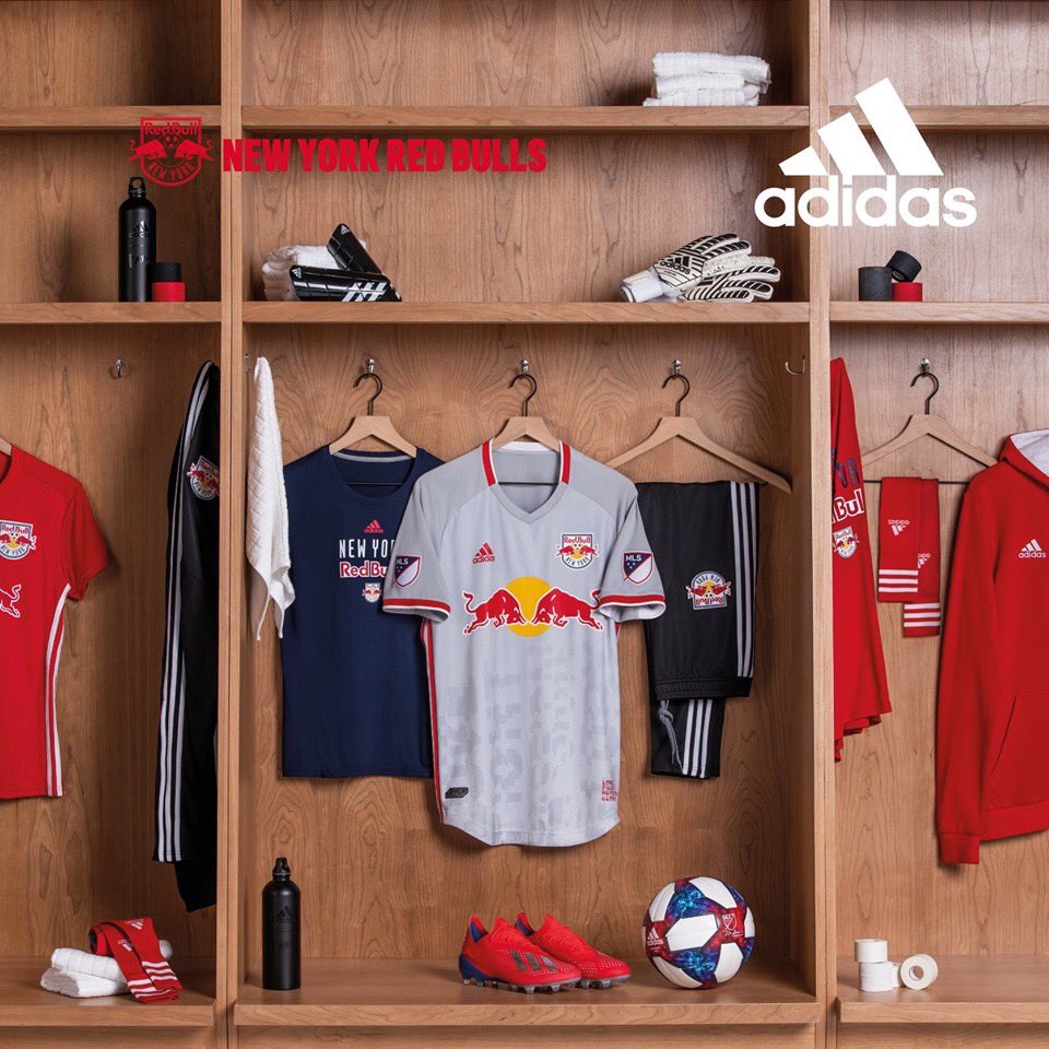 Nouvel arrivage #MLS 🌈 Maillot de New York Redbulls 🚀 Ça se passe sur ton e-shop Footkorner.com 🗣 Viens t’équiper pour cet été 🏖☀️#Footkorner #SS19 <a href="/NewYorkRedBulls/">Red Bull New York</a> #NewYorkRedBulls