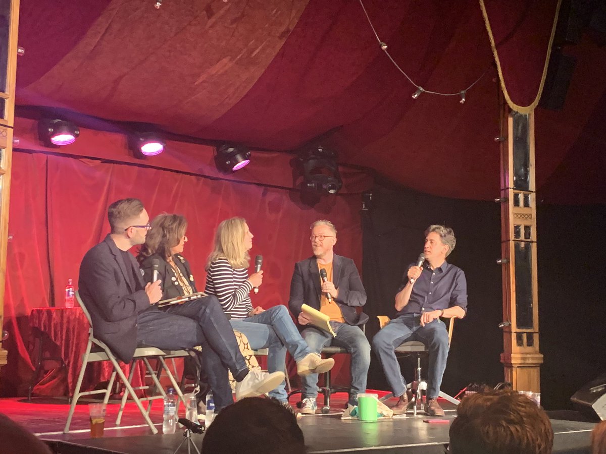 Cha_Minvielle's tweet photo. Went to the recording of @Ed_Miliband & @GeoffLloyd’s amazing @CheerfulPodcast #podcast today on #climatechange & not only did Ed pick my idea of a more representative parliament for his team 💪🏻 we also got a selfie at the end 😆 #CheerfulLive https://t.co/RU60pbXWai