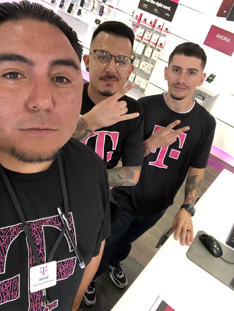Jareduncarrier's tweet photo. Closers only #WESTisBEST #Tmobile  #epwest #sundayfunday #applemasters #lascruces https://t.co/urBbKgdFvk