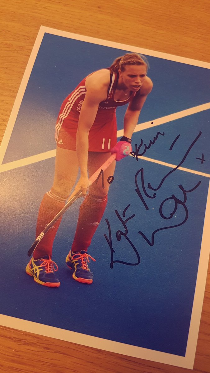 Kimmeepot's tweet photo. To top off my day look what @LynneMorgan1 got me from @katewalsh11!! Thanks Lynne!!! You're the best 👌❤ #Hockey https://t.co/WQYj0e1xHD