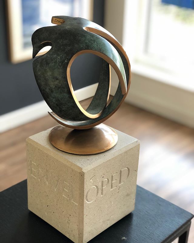 lucygannon1's tweet photo. Enveloped - new limited edition bronze bird -part of a new Small Works series. We work in a number of different materials - but Stephen Broadbent’s traditional material has always been bronze - which he has been crafting for over 30 years now in a variet… https://t.co/XPzz4zOmHu https://t.co/6HeHU2bTtK