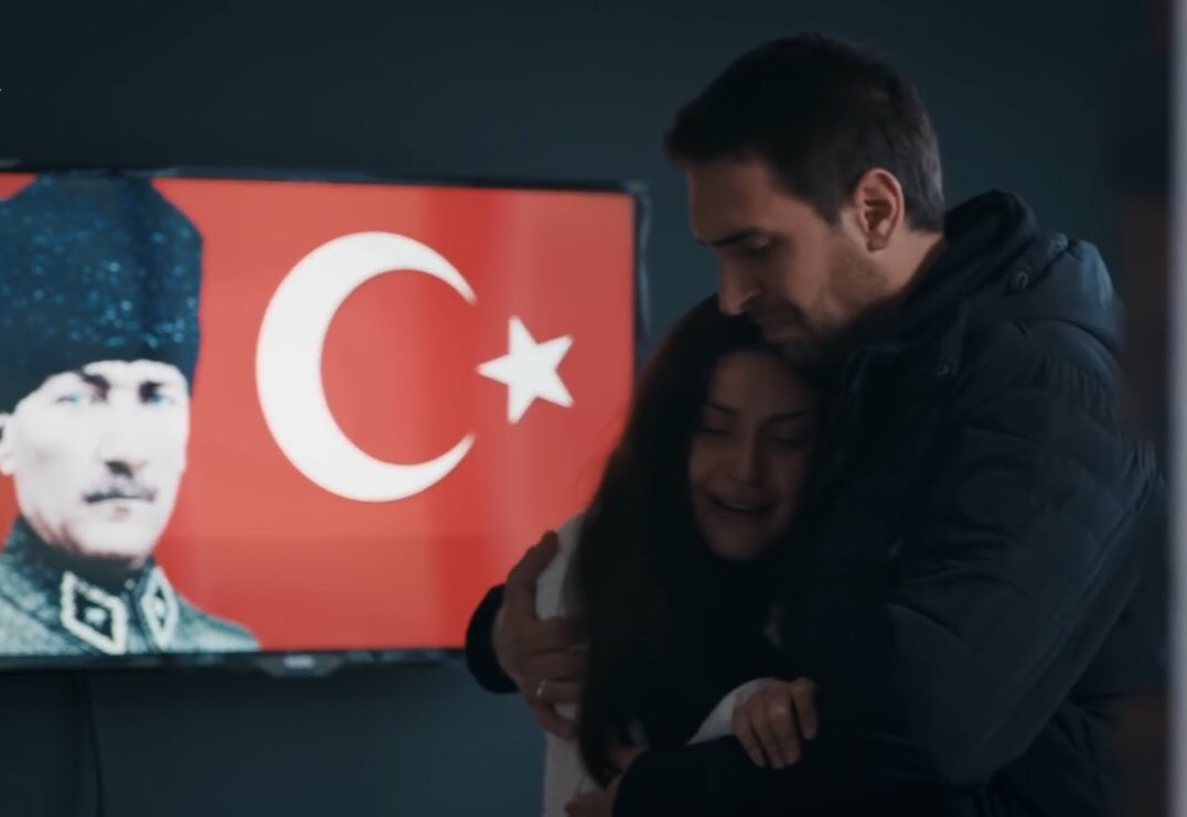Bi zamanlar o ince detaylara bile aşık olduğumuz gerçek biricik dizimiz "sen anlat karadeniz."❤

#SenAnlatKaradeniz  #UlaşTunaAstepe #İremHelvacıoğlu #NefTah