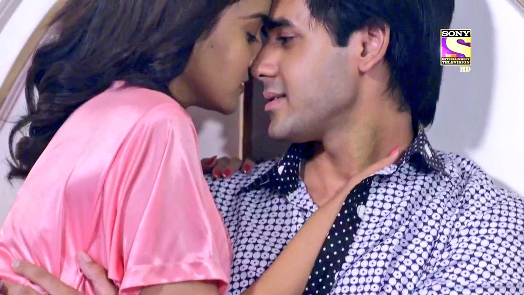 Sameer's 'sherni' in action. From a temptress to a mistress, she knows how to control her mister.Just let him once look in her eyes & he gets lost like a nomad in the forest whilst the 'sherni' counters her prey high in love. #YehUnDinonKiBaatHai