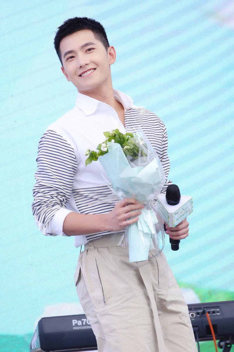 wowyy0909's tweet photo. Hey! Yo! Cool guy!!#yangyang #杨洋 #楊洋 #양양 https://t.co/woqQMib94M