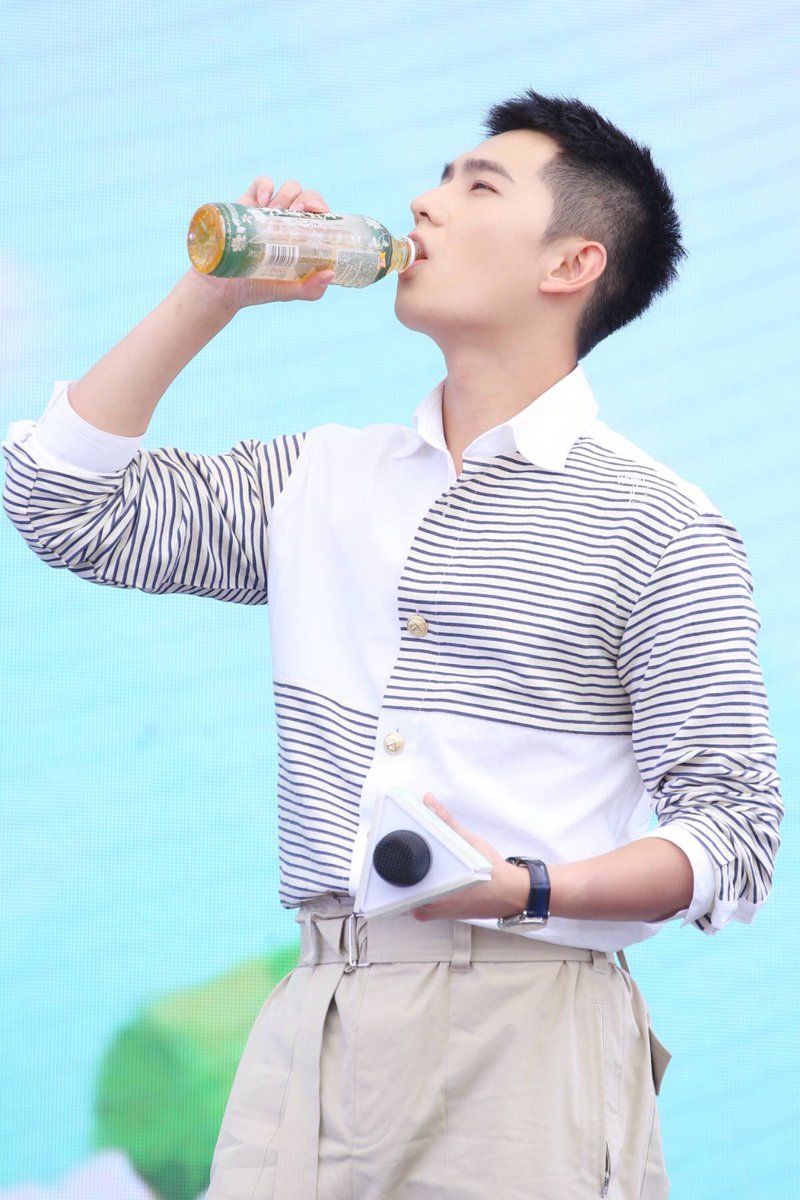wowyy0909's tweet photo. Hey! Yo! Cool guy!!#yangyang #杨洋 #楊洋 #양양 https://t.co/woqQMib94M