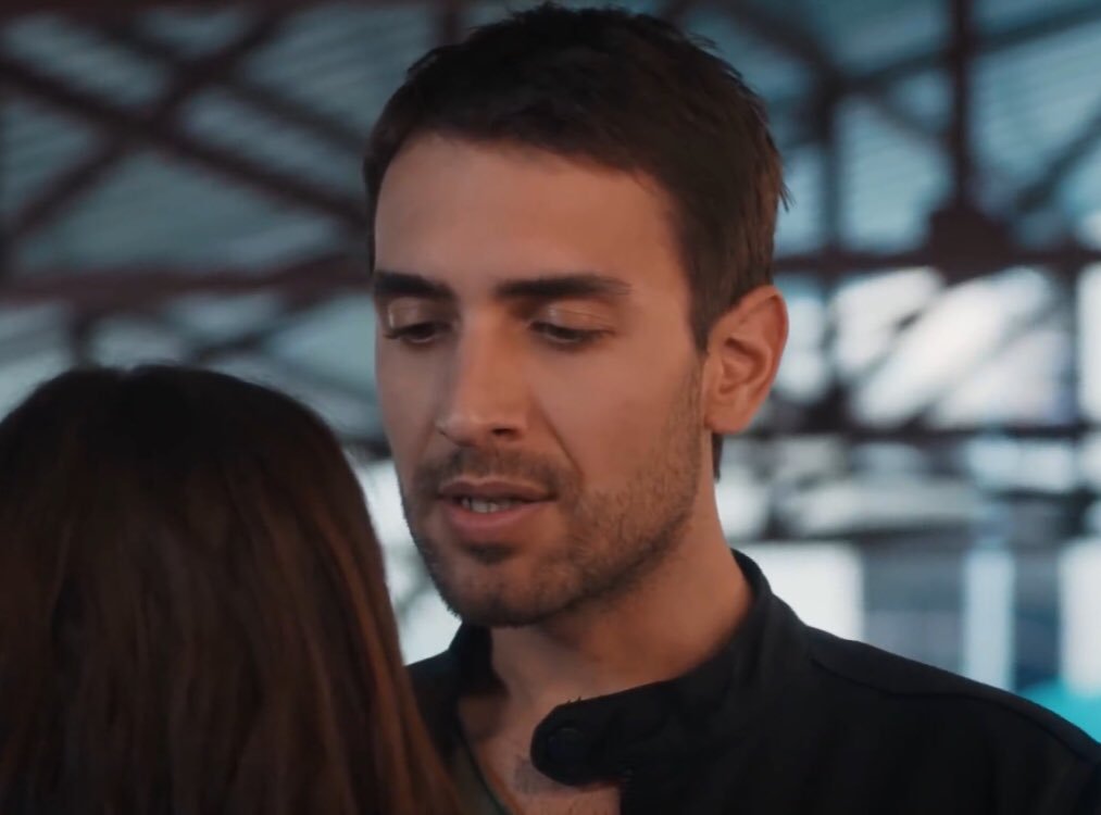 Onun karısı değilsin diye nara atmak geliyordu içimden.🌸🕊 

Sen çok fena özlendin ama kıskanç tayir kaleli..👊

#SenAnlatKaradeniz  #UlaşTunaAstepe #İremHelvacıoğlu #NefTah